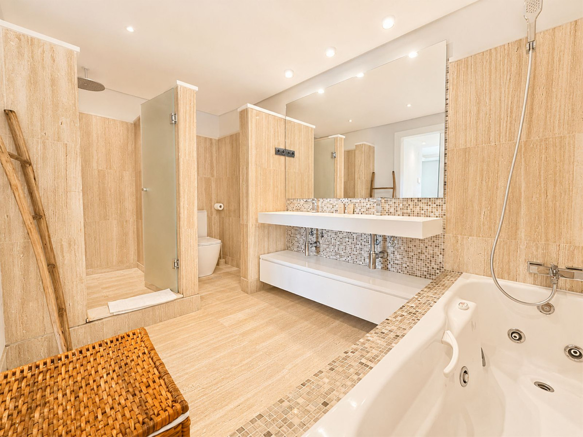 Appartement te koop in Los Monteros | 2 slaapkamers H5439775
