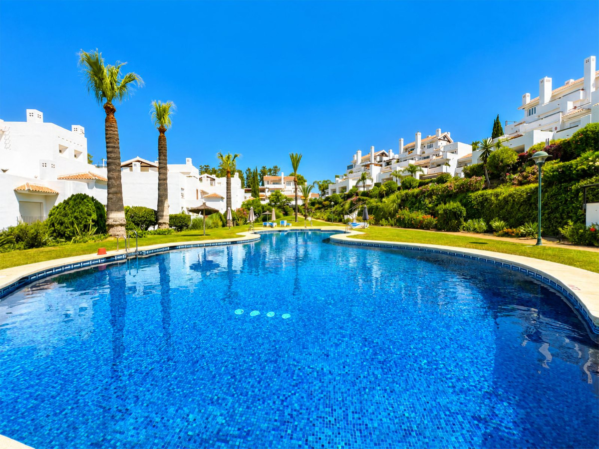 Appartement te koop in Los Monteros | 2 slaapkamers H5439775