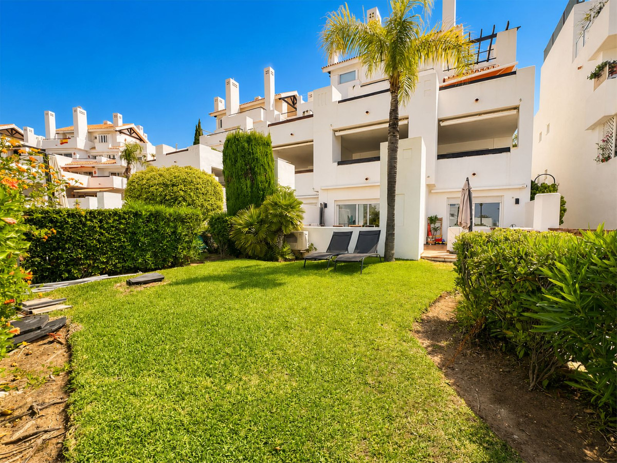 Appartement te koop in Los Monteros | 2 slaapkamers H5439775