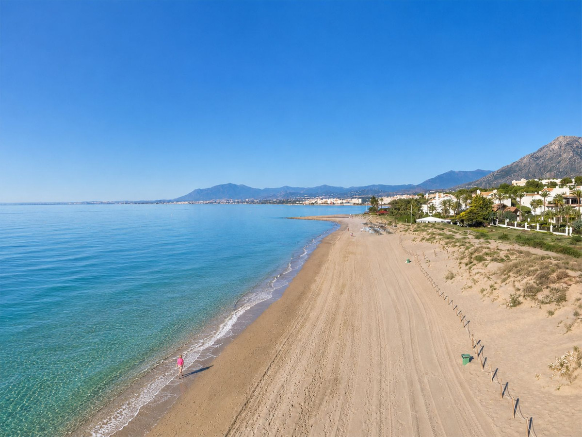 Appartement te koop in Los Monteros | 2 slaapkamers H5439775