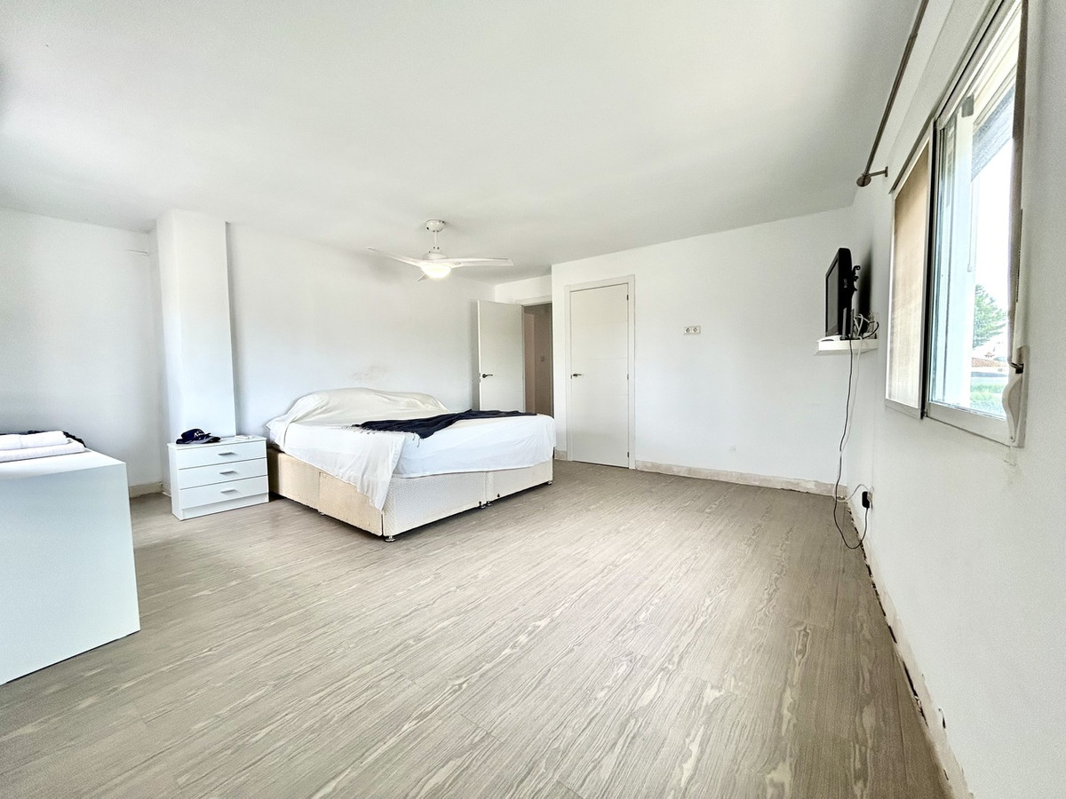 Appartement te koop in Los Montesinos | 8 slaapkamers H5468629