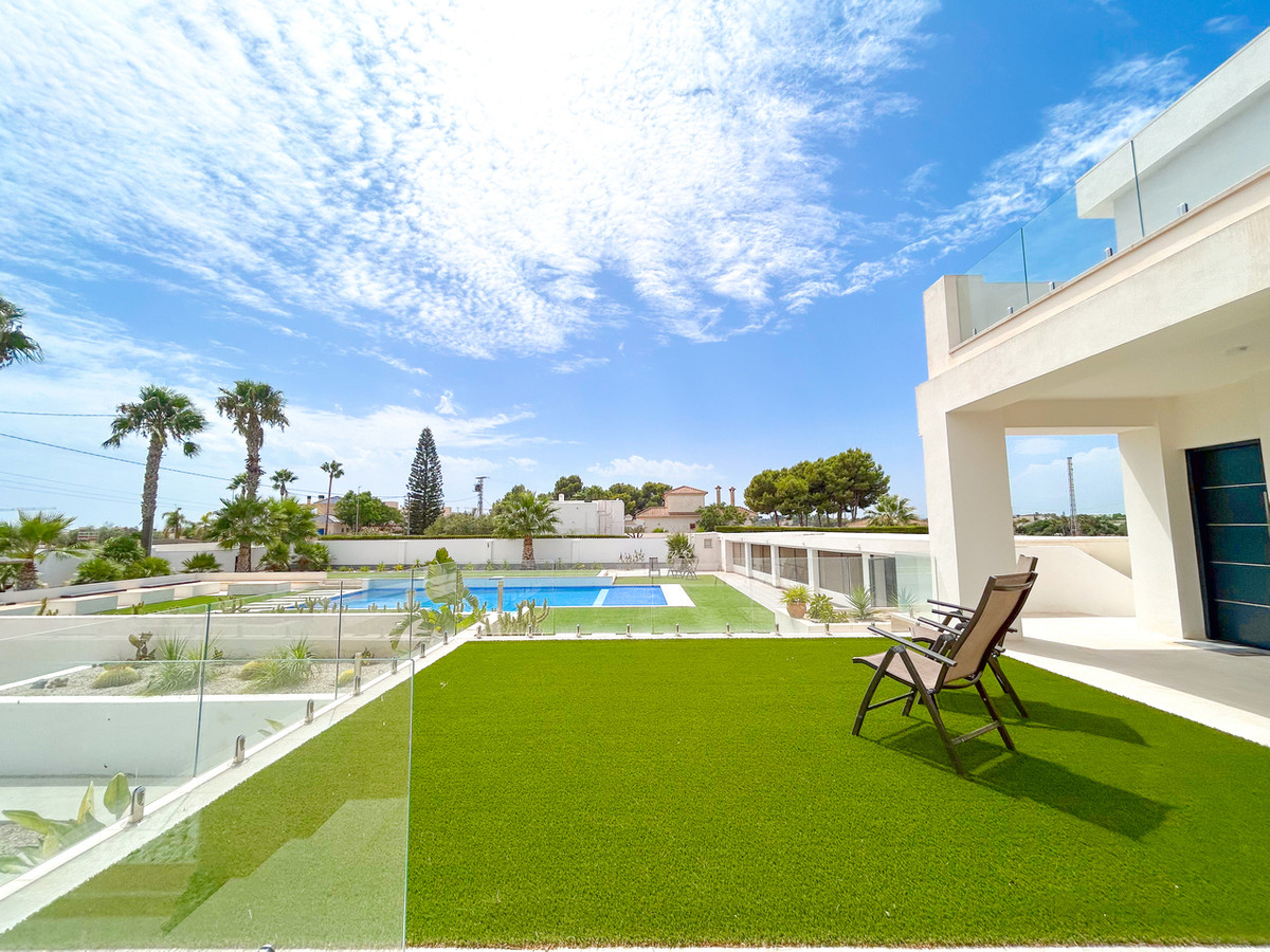 Appartement te koop in Los Montesinos | 8 slaapkamers H5468629