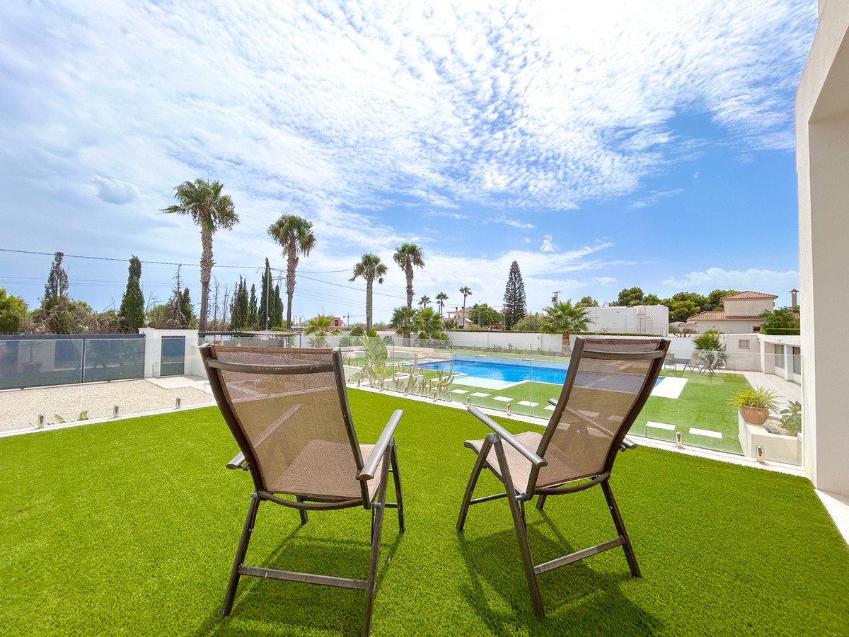 Appartement te koop in Los Montesinos | 8 slaapkamers H5468629