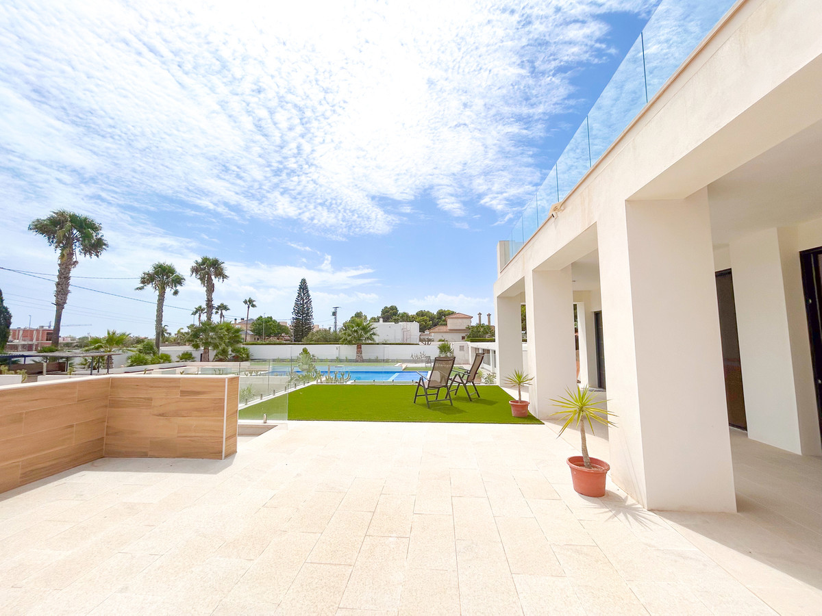 Appartement te koop in Los Montesinos | 8 slaapkamers H5468629