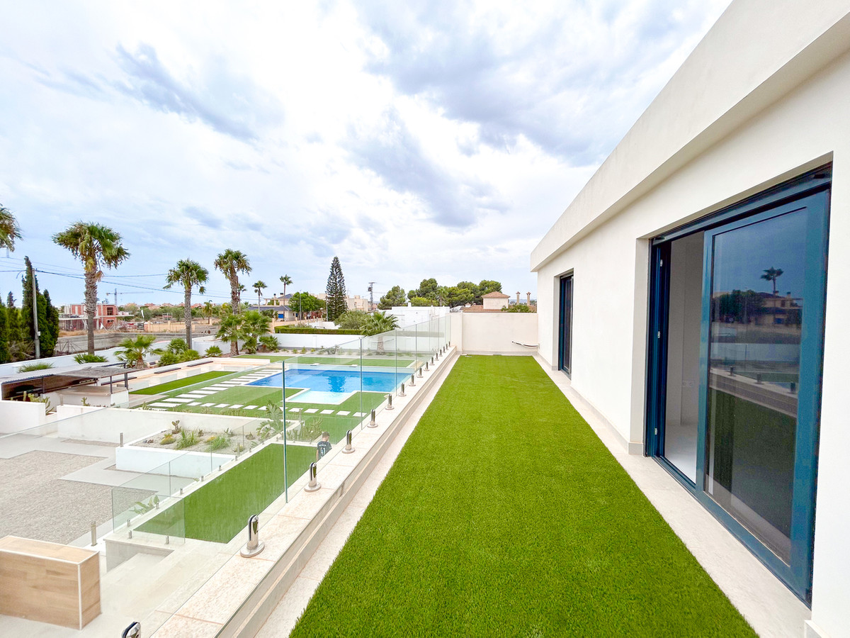 Appartement te koop in Los Montesinos | 8 slaapkamers H5468629