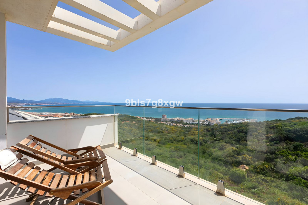 Penthouse in La Duquesa-1