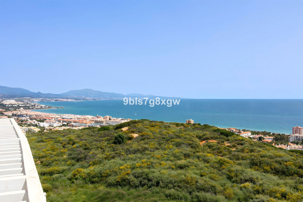 Penthouse in La Duquesa-12
