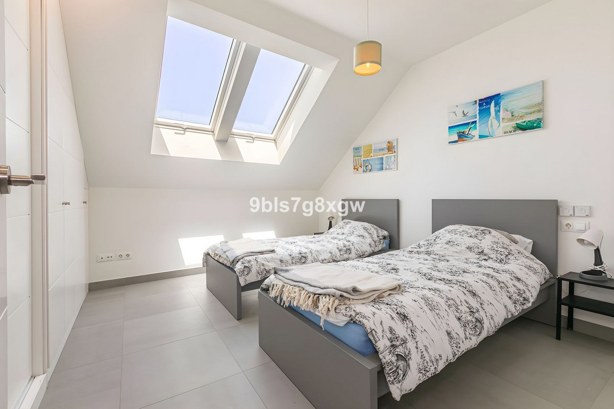 Penthouse in La Duquesa-22
