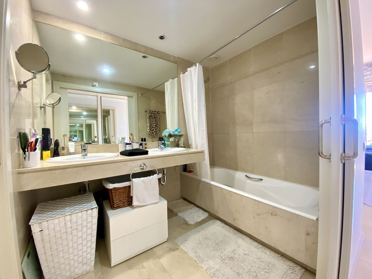 Appartement te koop in Manilva | 3 slaapkamers H5071198