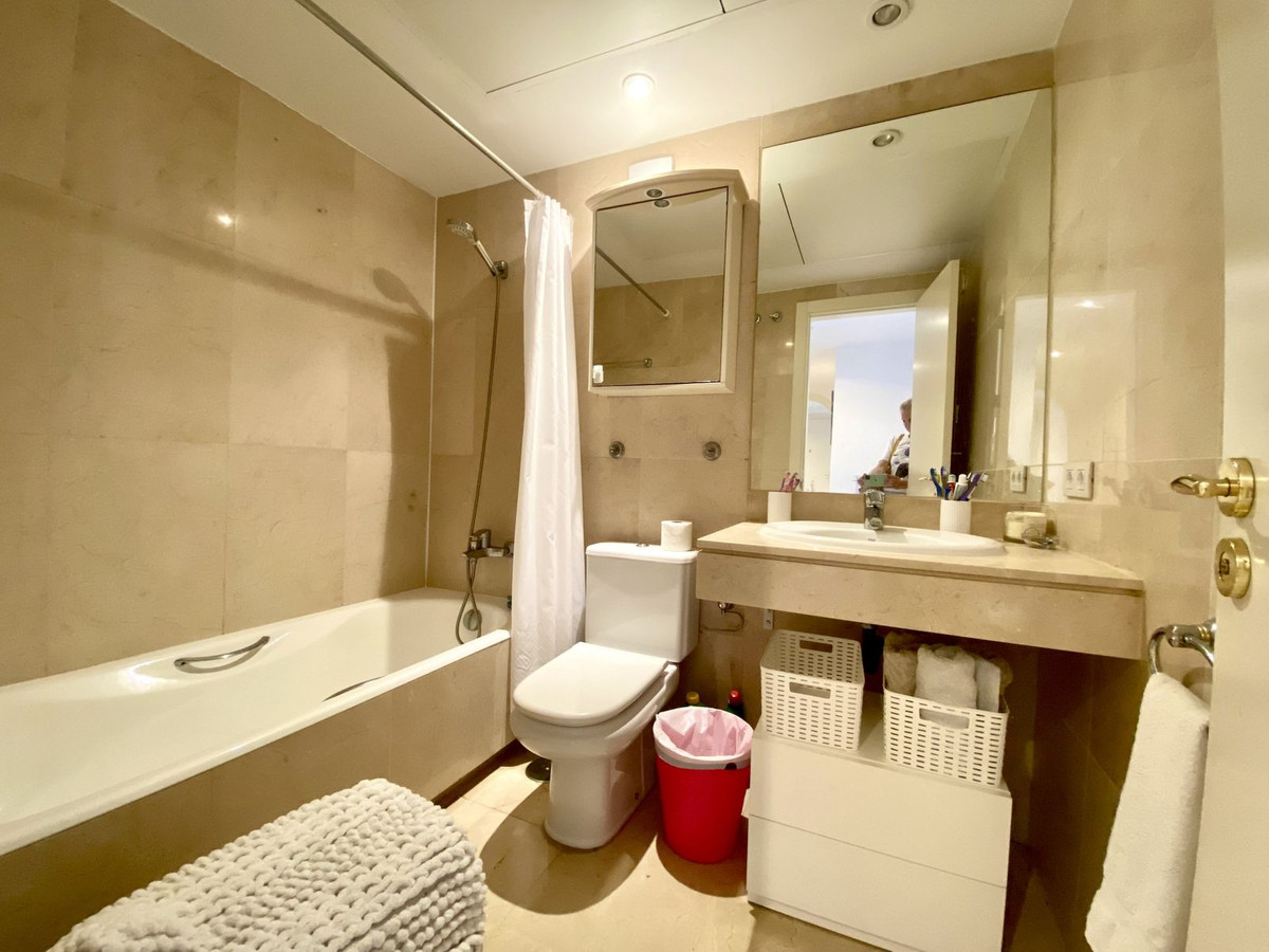 Appartement te koop in Manilva | 3 slaapkamers H5071198