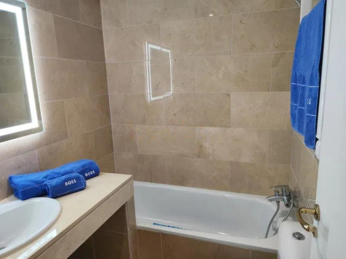 Appartement te koop in Manilva | 2 slaapkamers H5126191