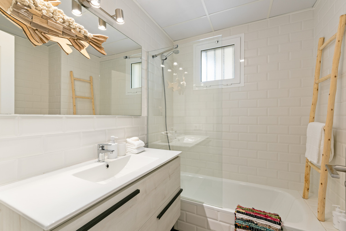 Appartement te koop in Manilva | 2 slaapkamers H5250970