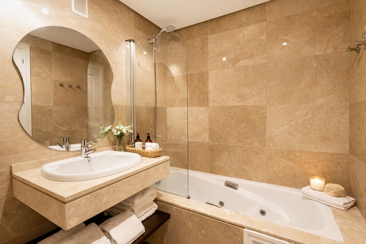 Appartement te koop in Manilva | 2 slaapkamers H5301169