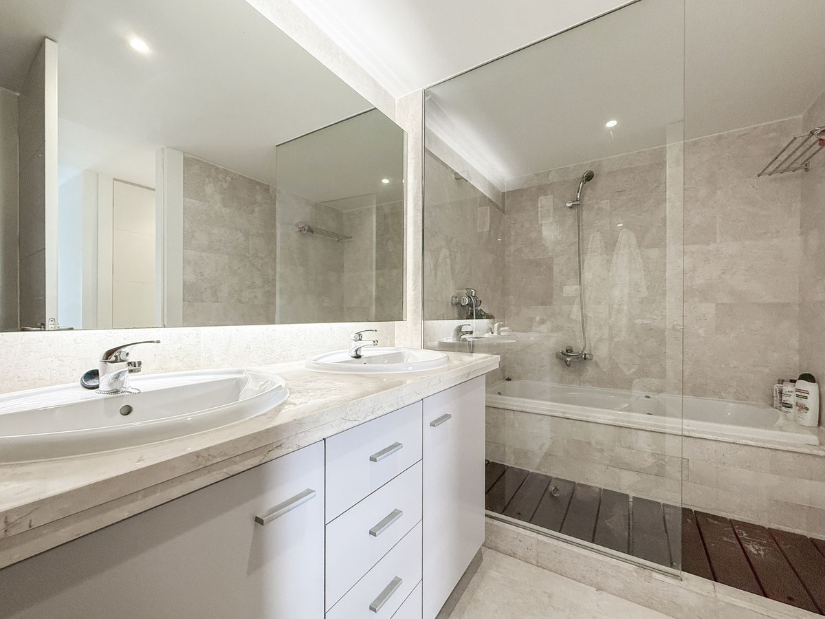 Appartement te koop in Manilva | 3 slaapkamers H5306536