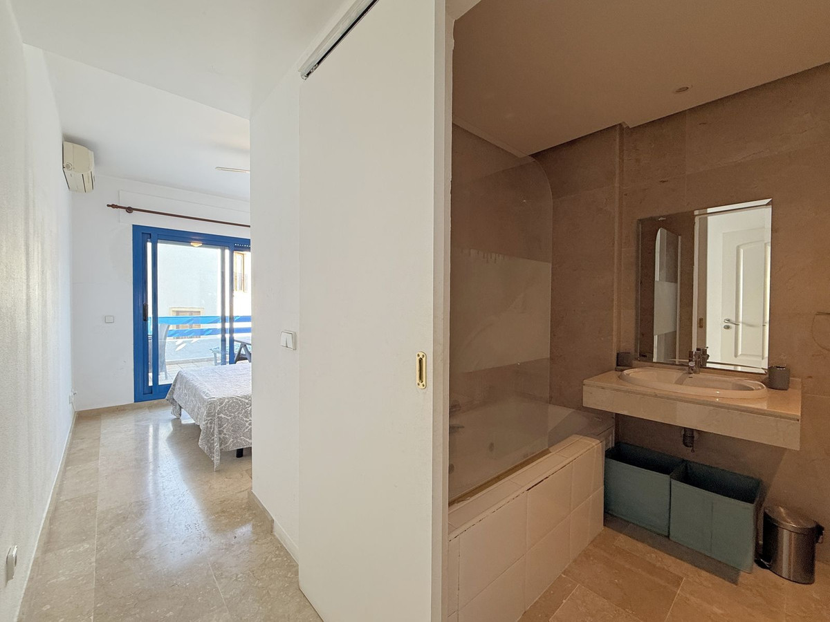 Appartement te koop in Manilva | 2 slaapkamers H5314990