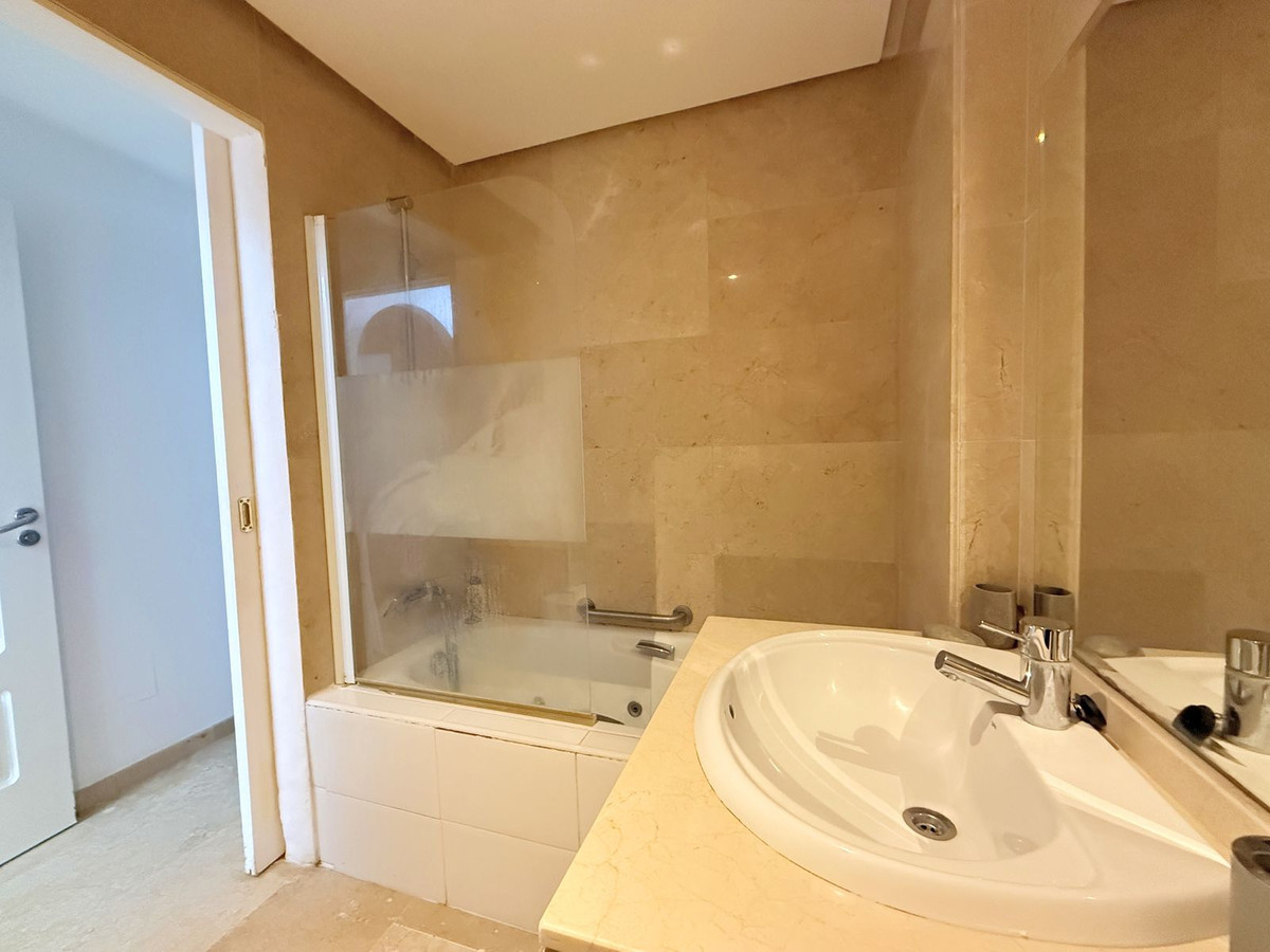 Appartement te koop in Manilva | 2 slaapkamers H5314990