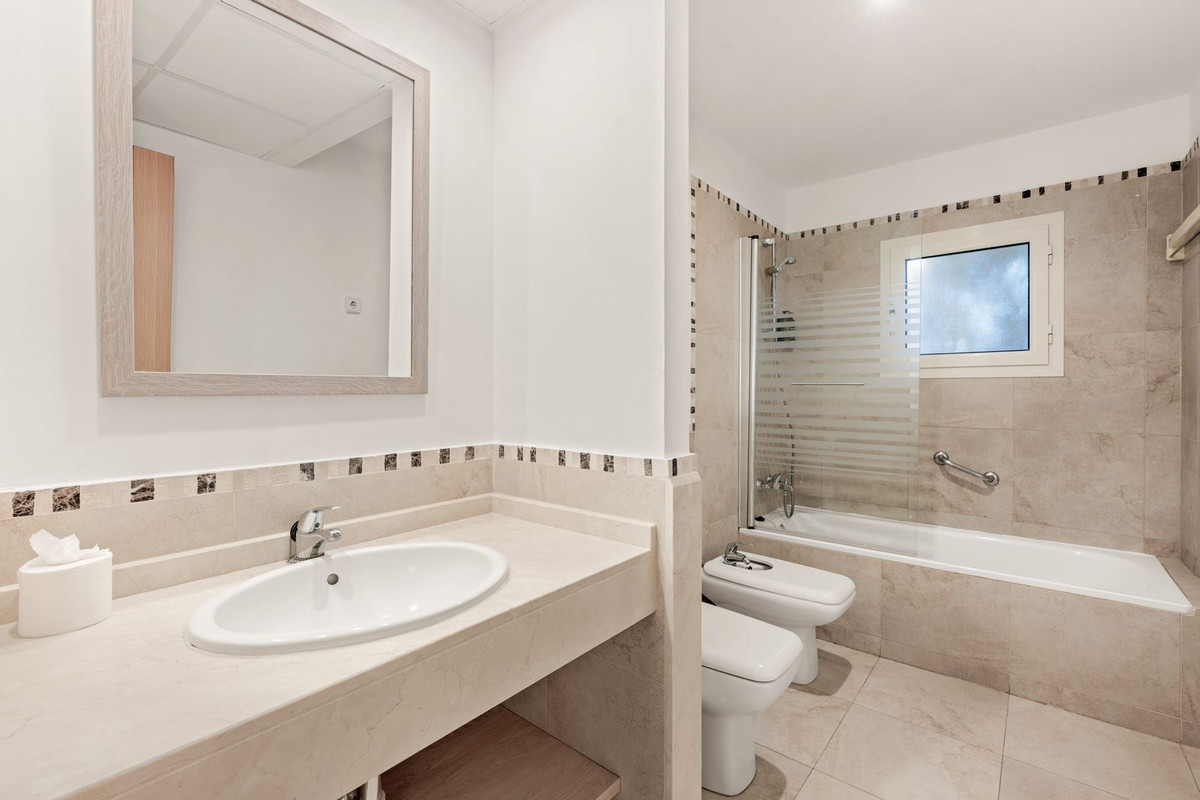 Appartement te koop in Manilva | 2 slaapkamers H5338777