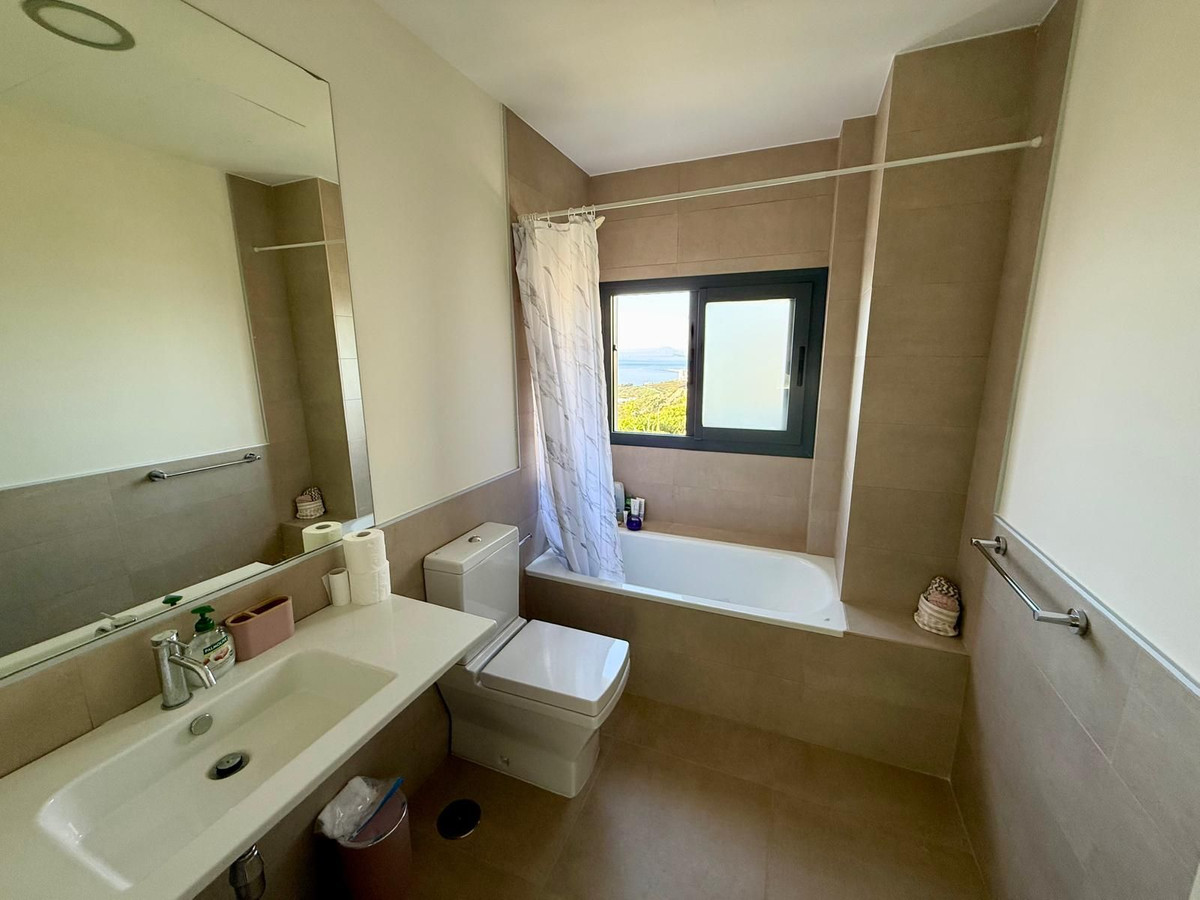 Appartement te koop in Manilva | 4 slaapkamers H5395903