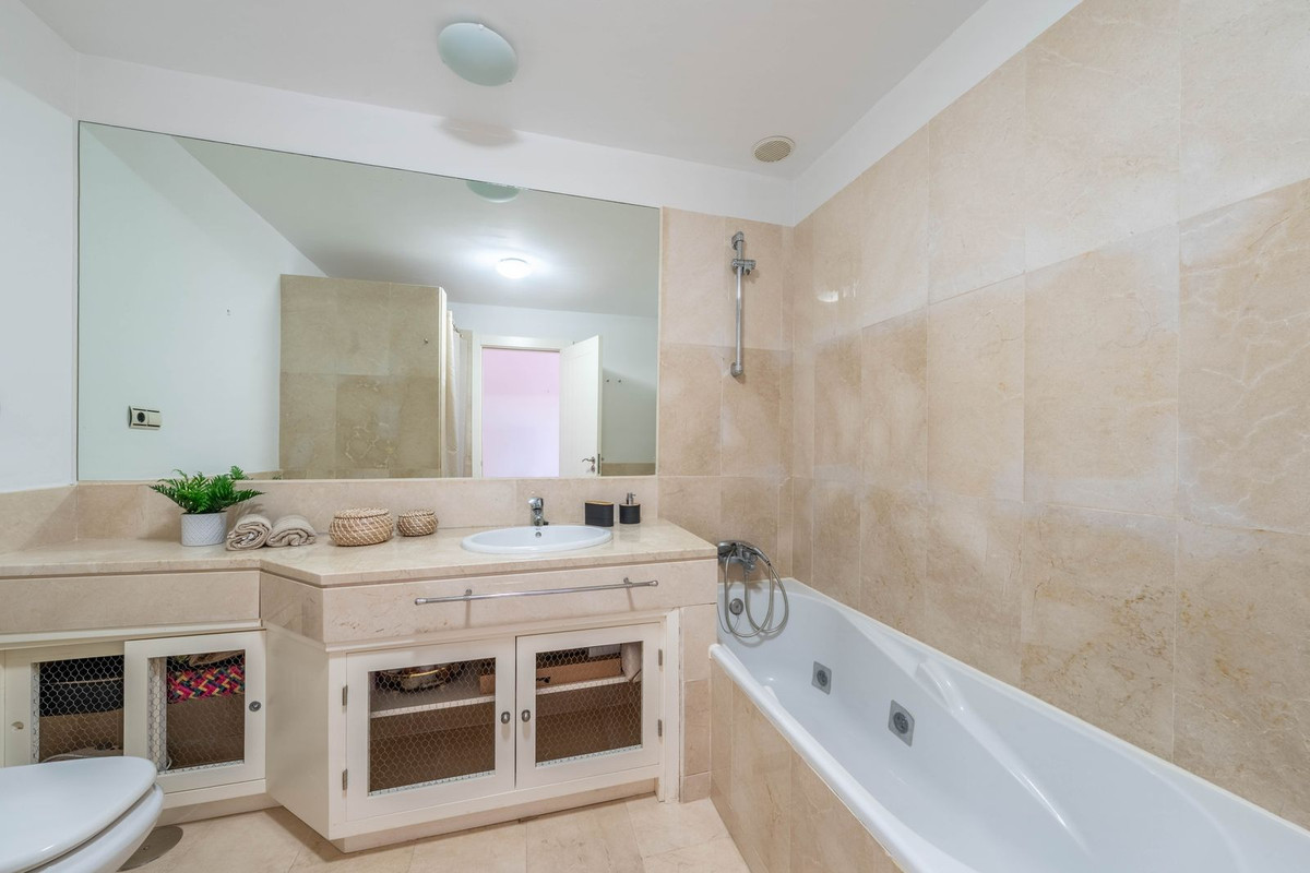 Penthouse te koop in Manilva | 2 slaapkamers H5402827