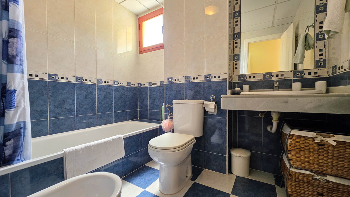 Appartement te koop in Manilva | 2 slaapkamers H5420161