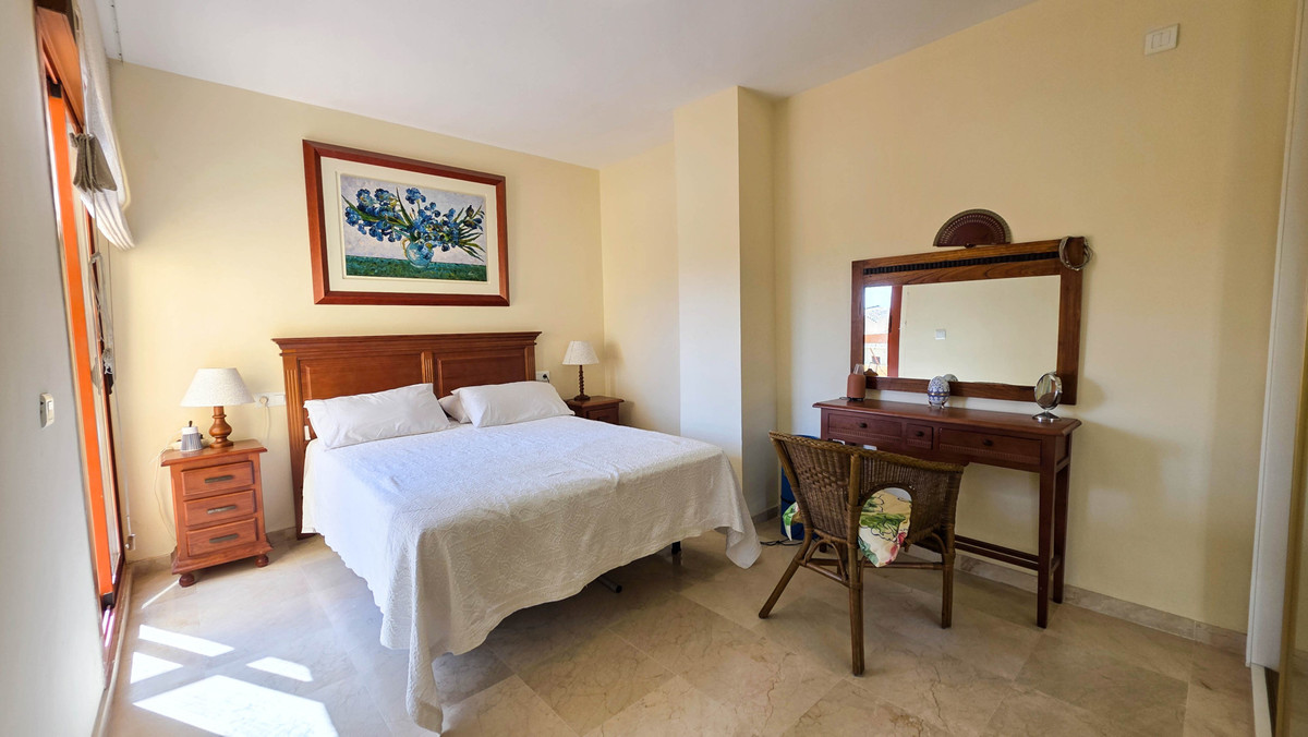 Appartement te koop in Manilva | 2 slaapkamers H5420161