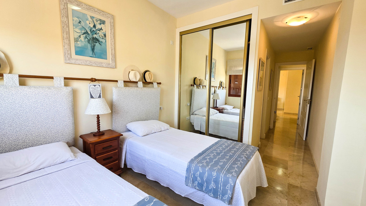 Appartement te koop in Manilva | 2 slaapkamers H5420161
