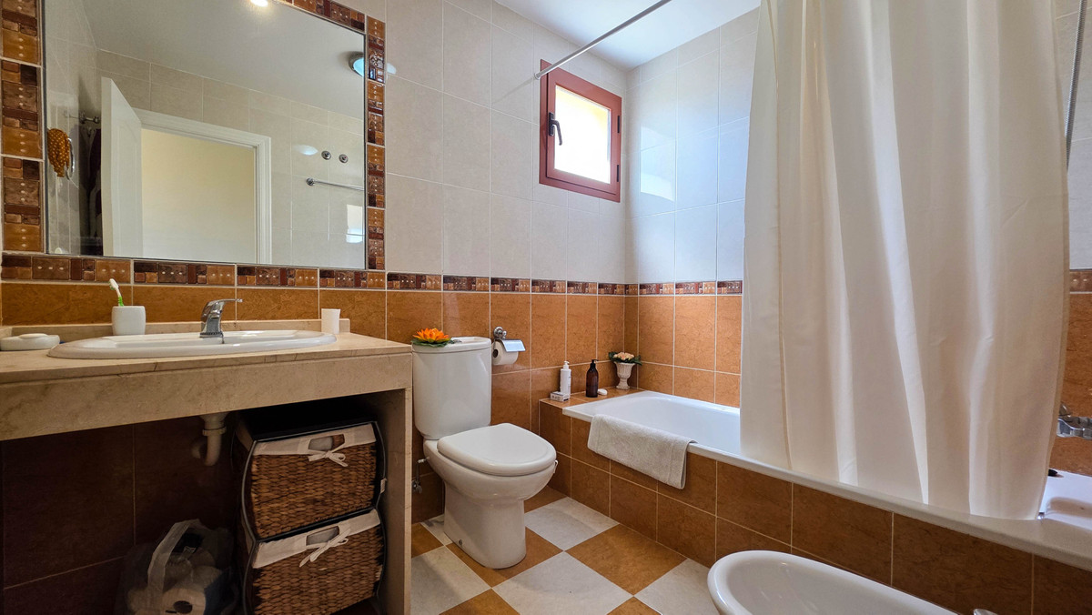 Appartement te koop in Manilva | 2 slaapkamers H5420161