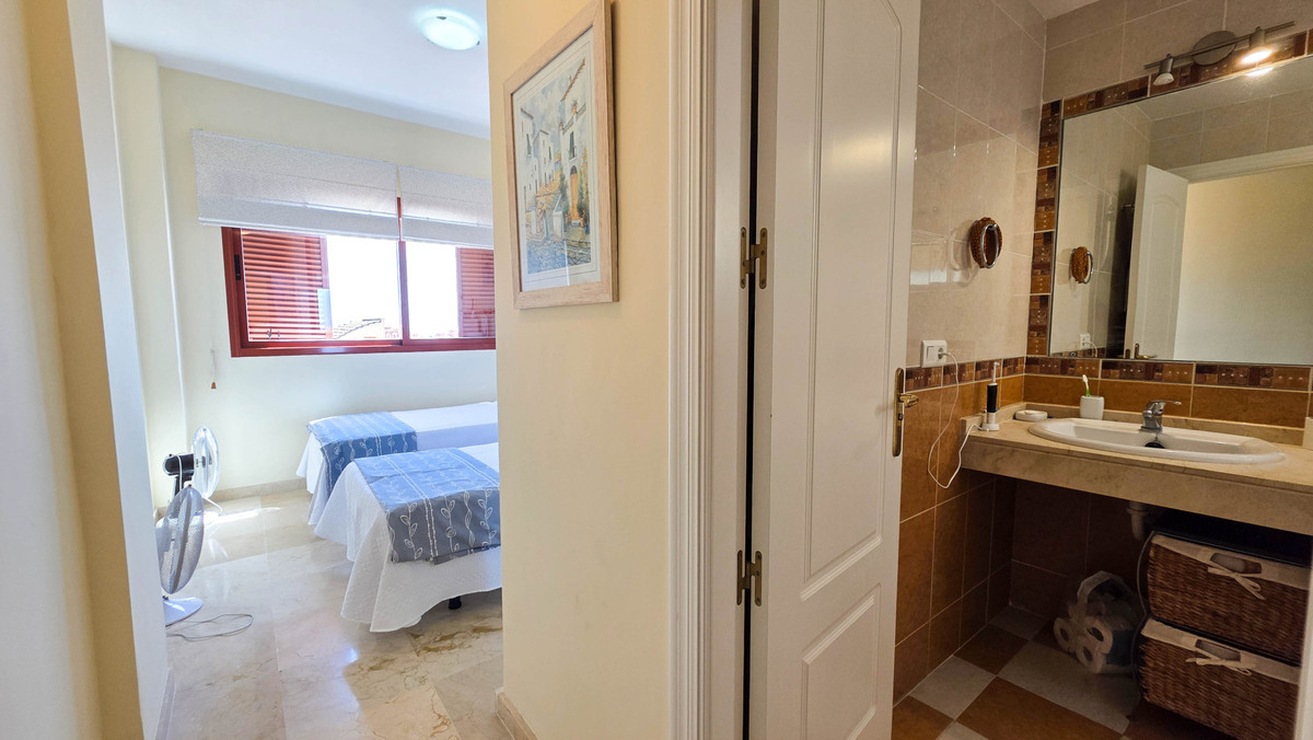 Appartement te koop in Manilva | 2 slaapkamers H5420161