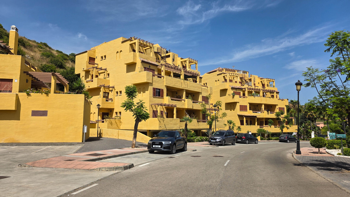Appartement te koop in Manilva | 2 slaapkamers H5420161