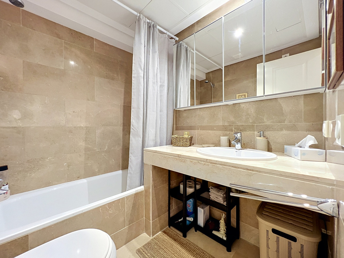 Appartement te koop in Manilva | 2 slaapkamers H5422735