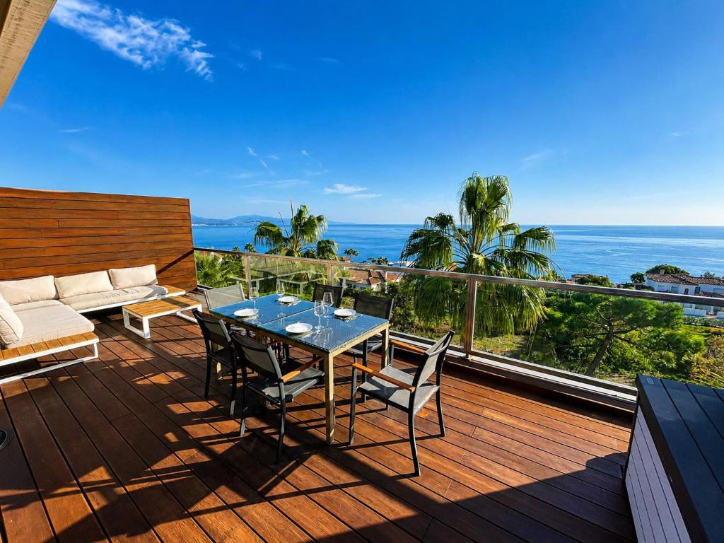 Penthouse te koop in Manilva | 2 slaapkamers H5442388