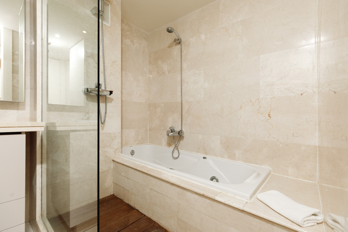Penthouse te koop in Manilva | 2 slaapkamers H5442388