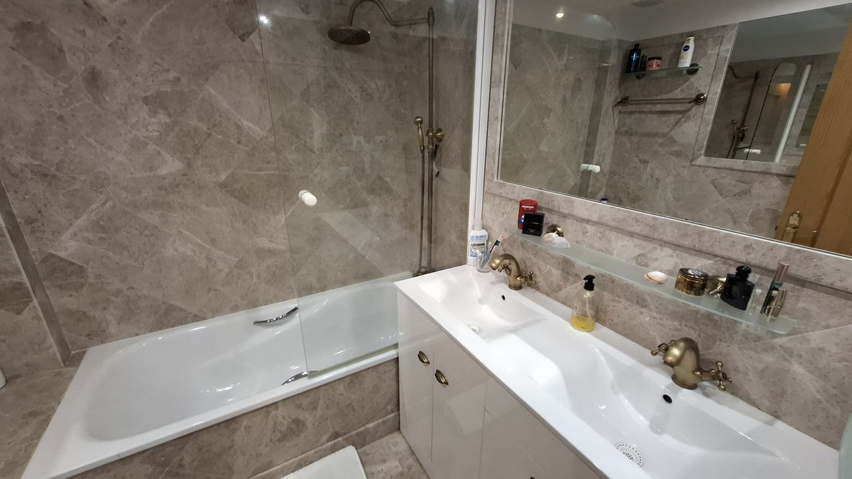 Appartement te koop in Manilva | 2 slaapkamers H5452291