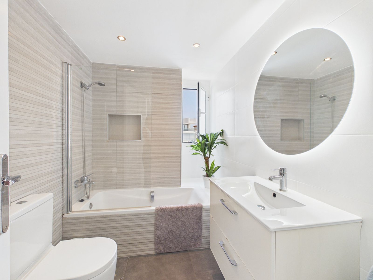 Appartement te koop in Manilva | 2 slaapkamers H5467987