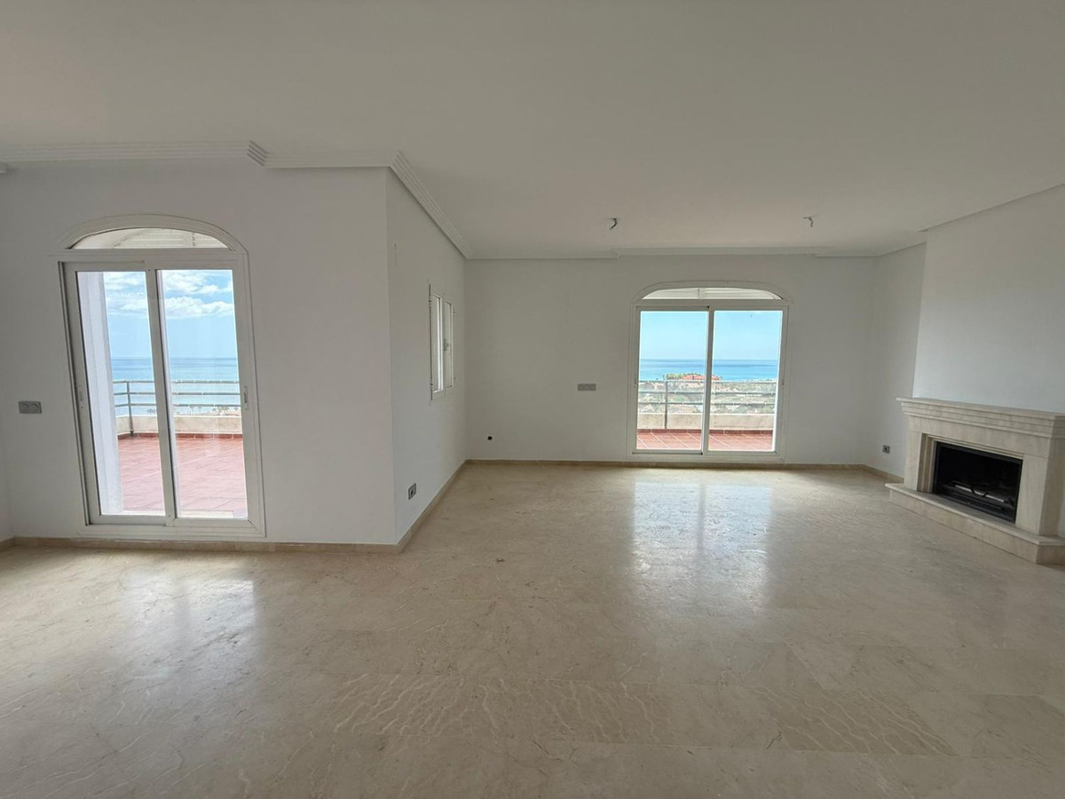 Penthouse te koop in Manilva | 3 slaapkamers H5497168