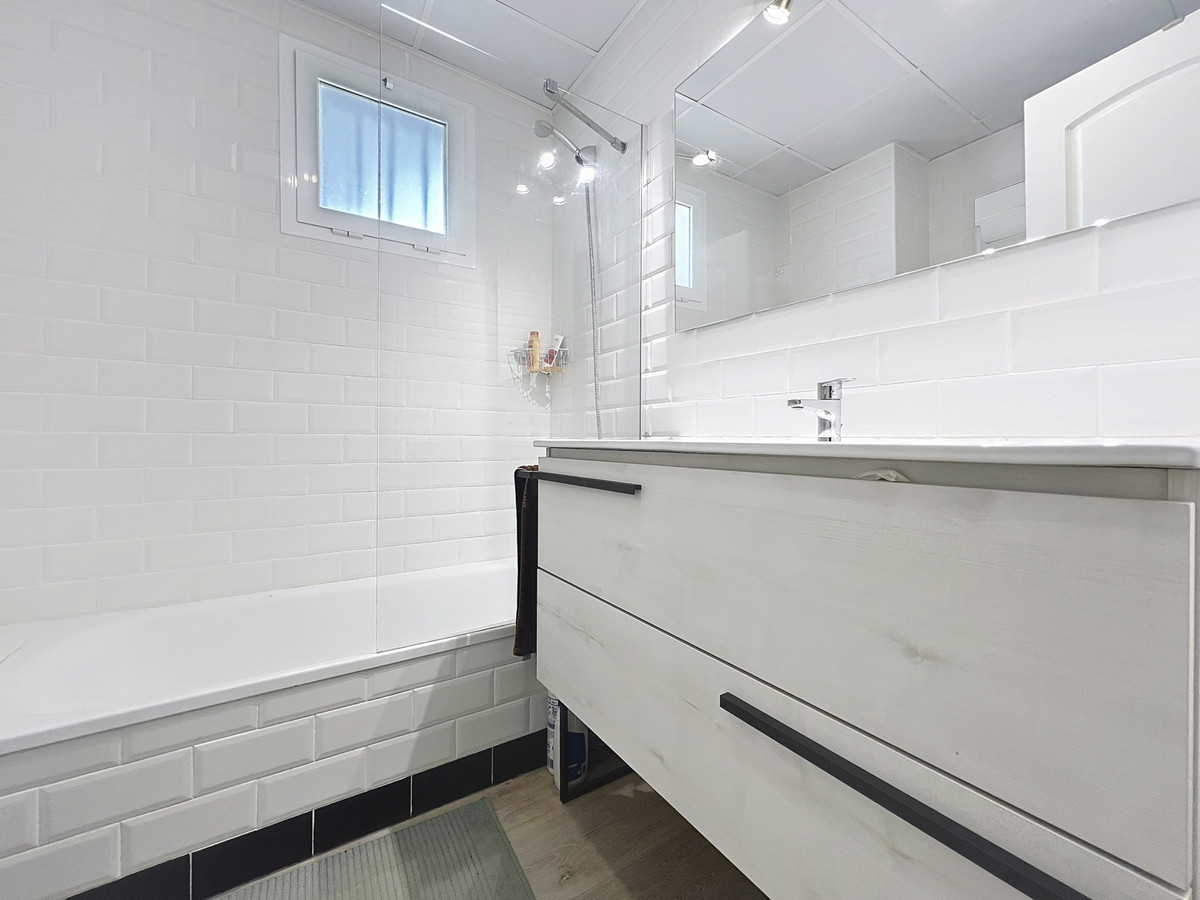 Appartement te koop in Manilva | 2 slaapkamers H5510599