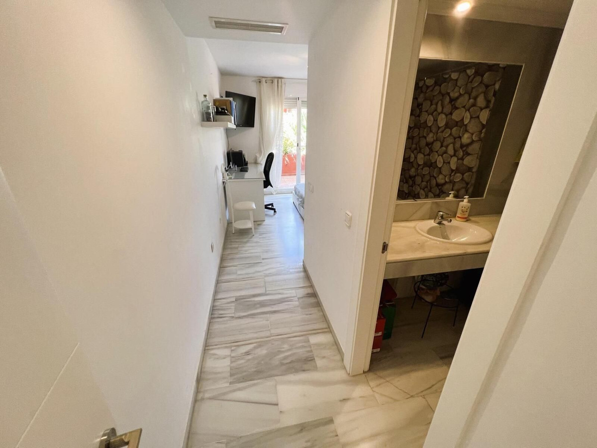 Apartment for sale in Marbella | 2 bedrooms H4802284