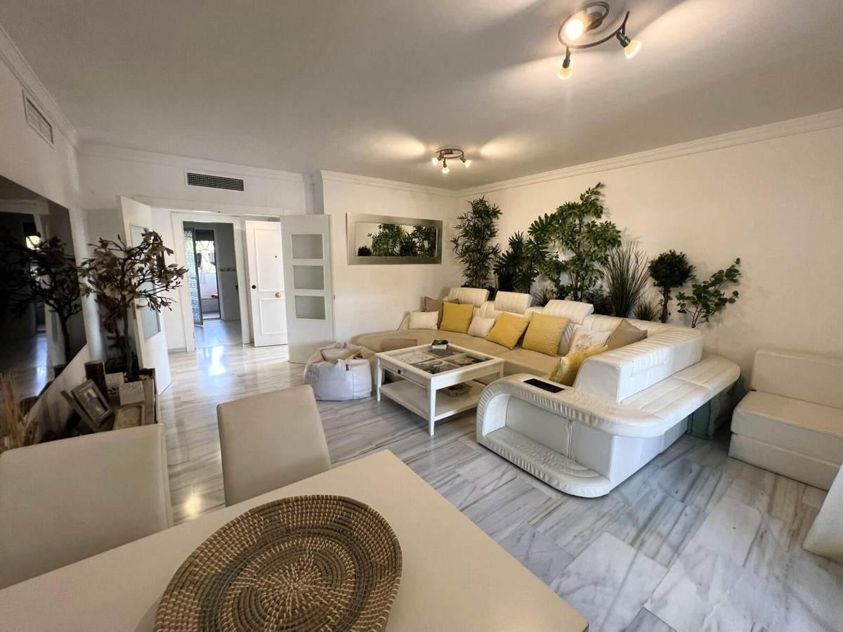Apartment for sale in Marbella | 2 bedrooms H4802284