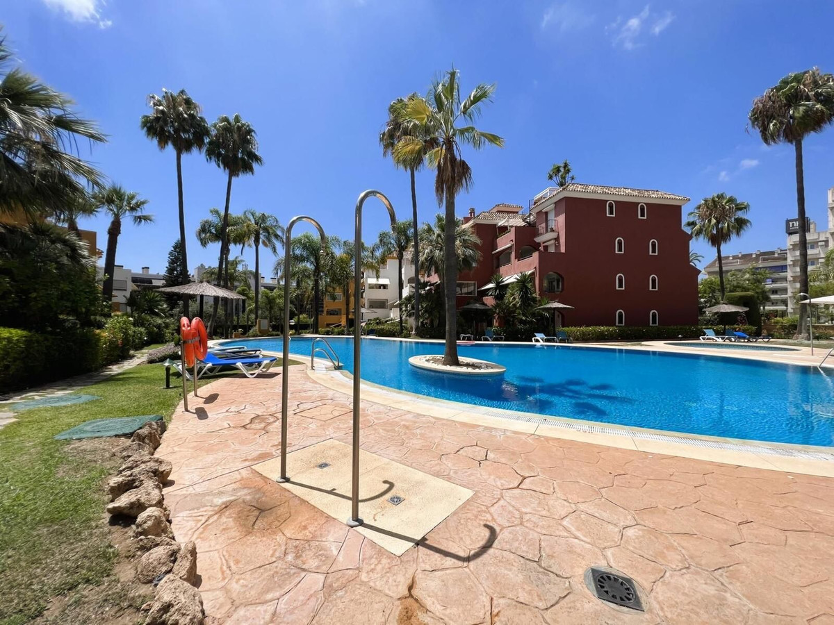 Apartment for sale in Marbella | 2 bedrooms H4802284