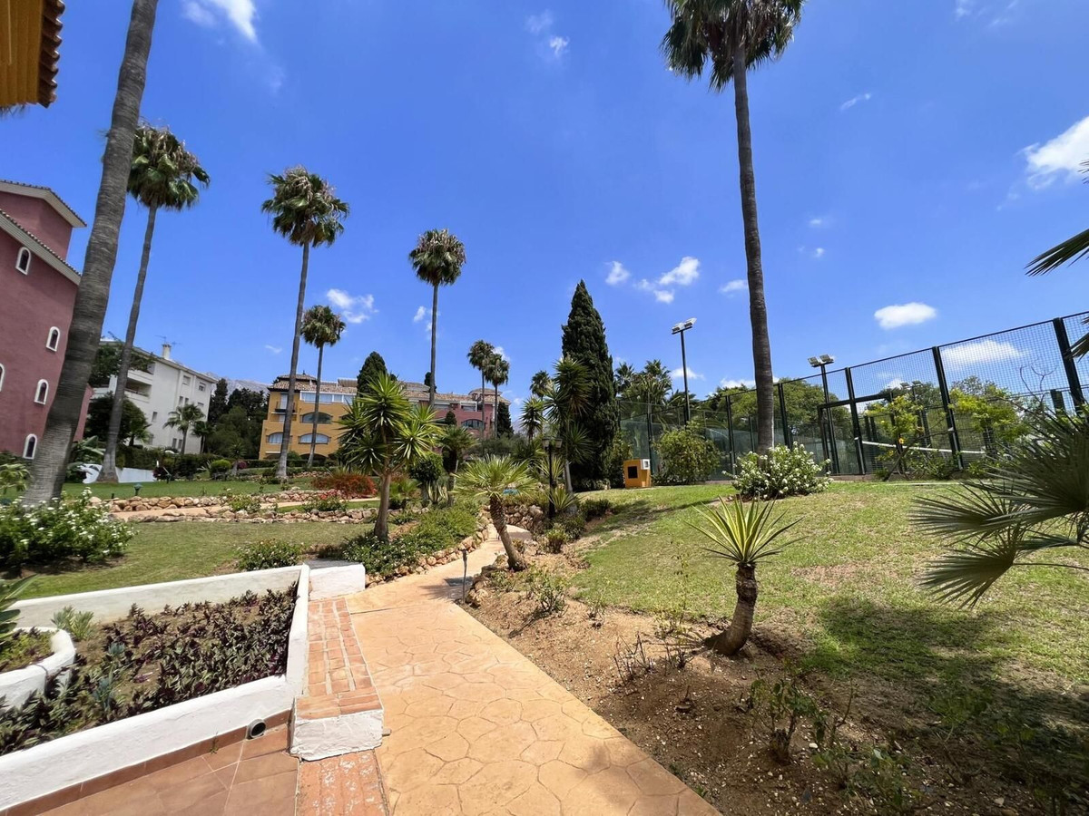 Apartment for sale in Marbella | 2 bedrooms H4802284