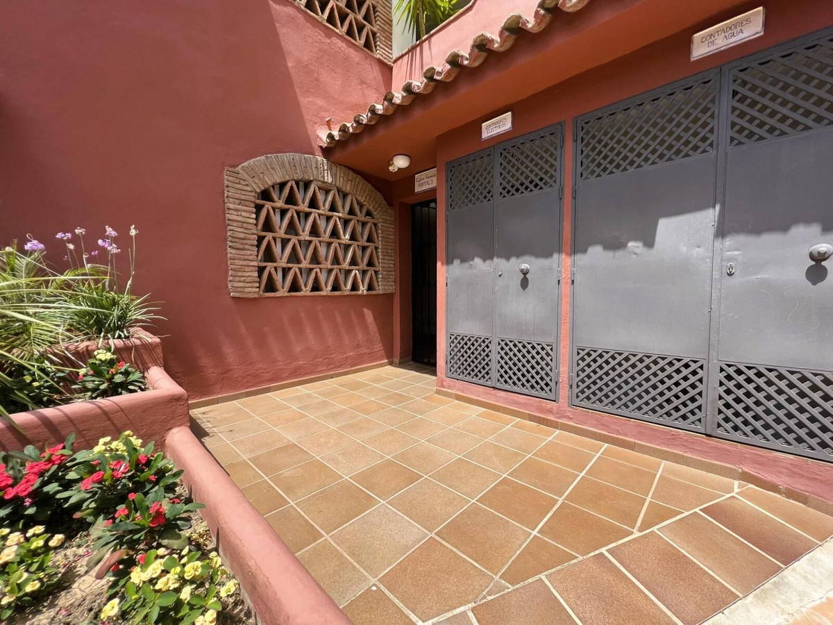 Apartment for sale in Marbella | 2 bedrooms H4802284
