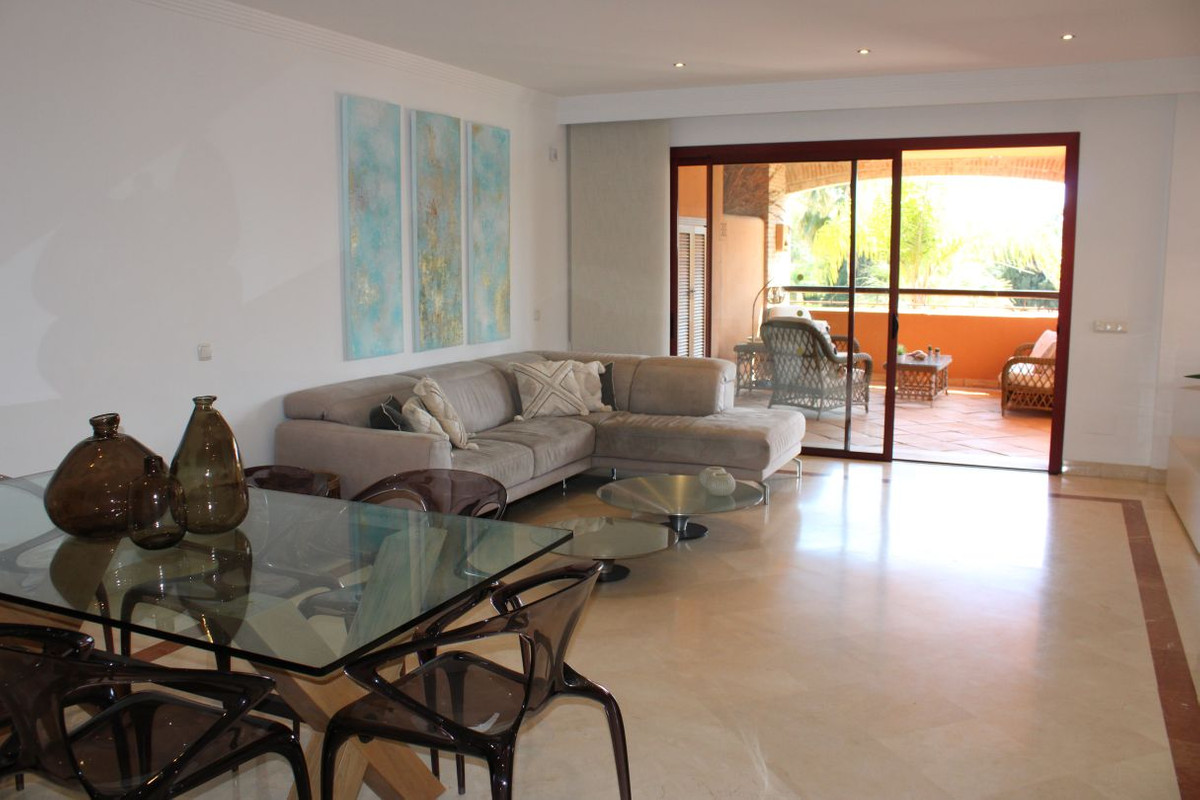 Tussenverdieping Appartement in Bahía de Marbella-10