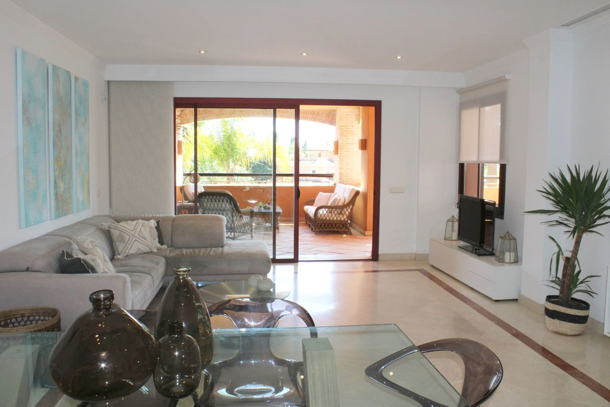 Tussenverdieping Appartement in Bahía de Marbella-6