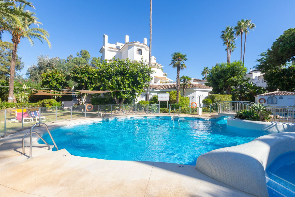 Tussenverdieping Appartement in Elviria-1