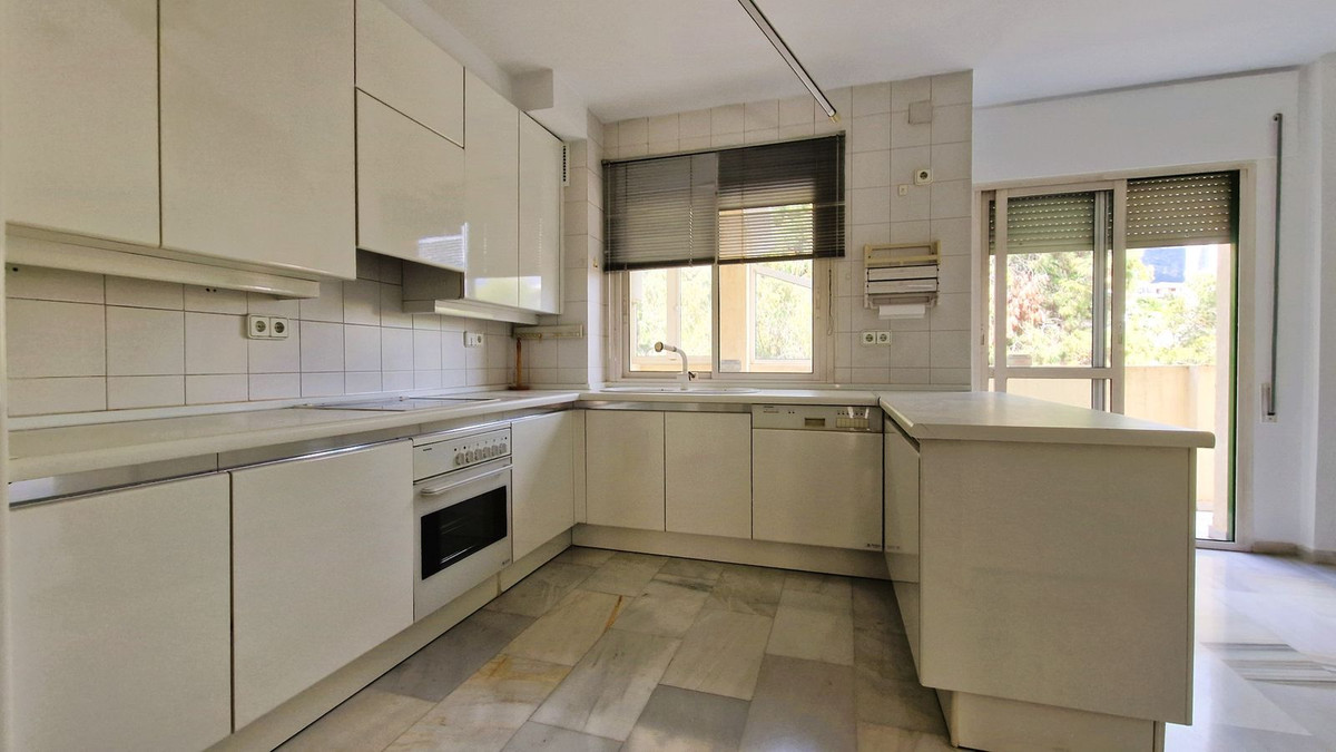 Penthouse te koop in Marbella | 4 slaapkamers H4990942