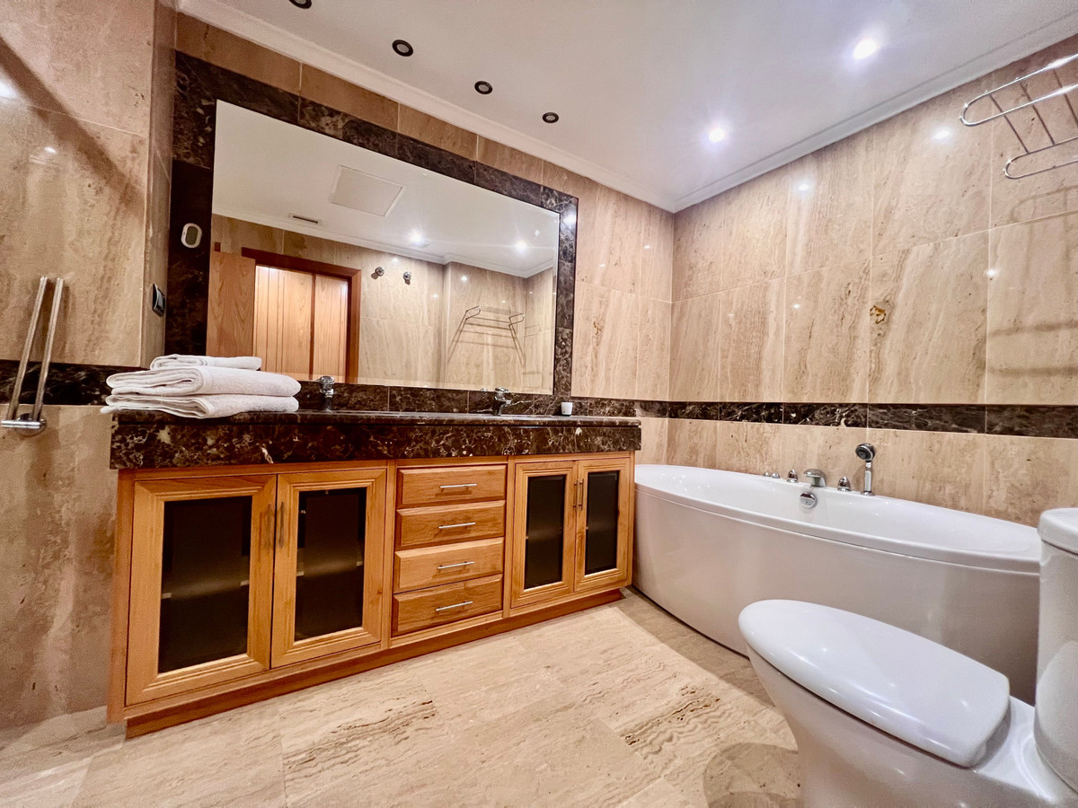 Appartement te koop in Marbella | 2 slaapkamers H5109196