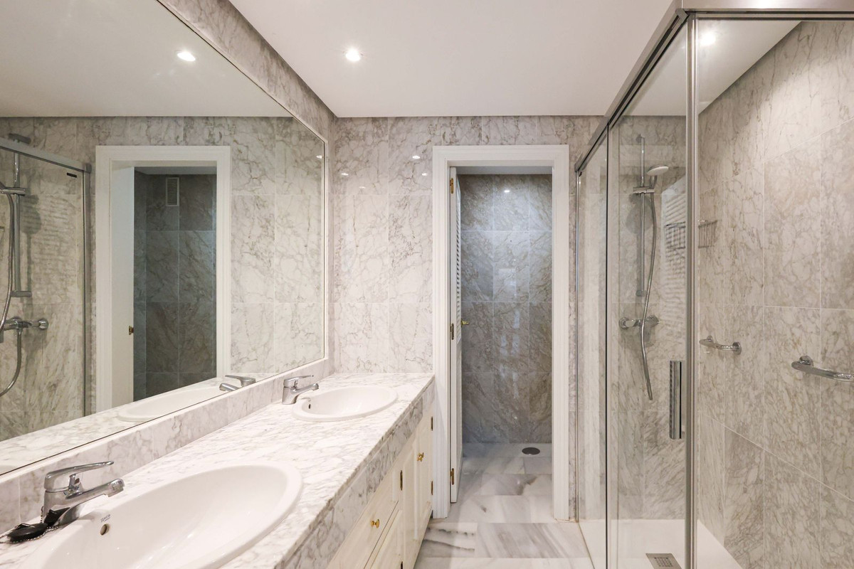 Apartment for sale in Marbella | 2 bedrooms H5111413