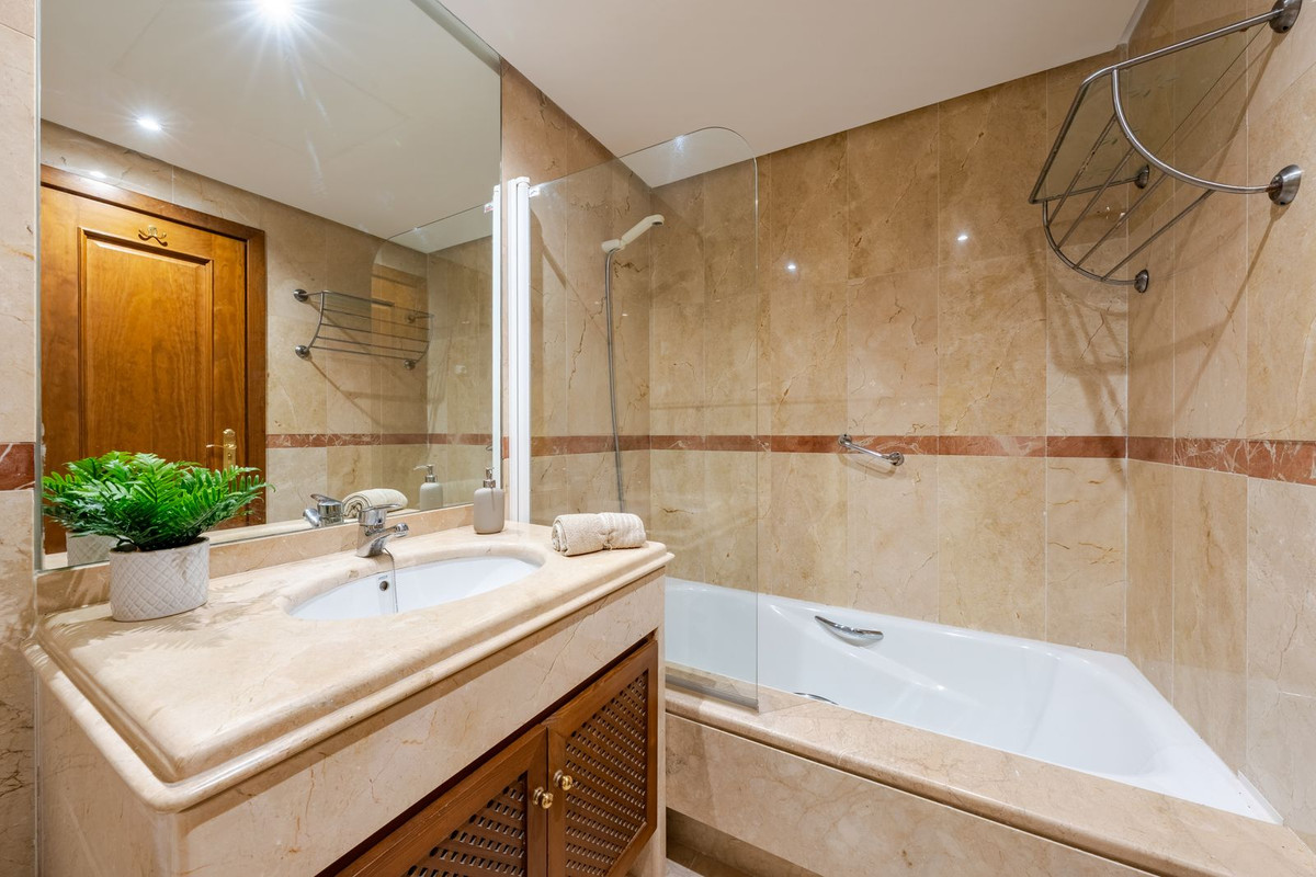 Appartement te koop in Marbella | 2 slaapkamers H5140864