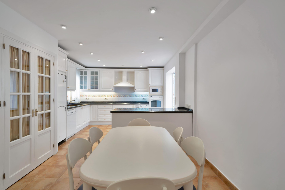 Appartement te koop in Marbella | 3 slaapkamers H5283316