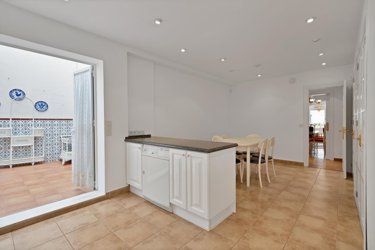 Appartement te koop in Marbella | 3 slaapkamers H5283316